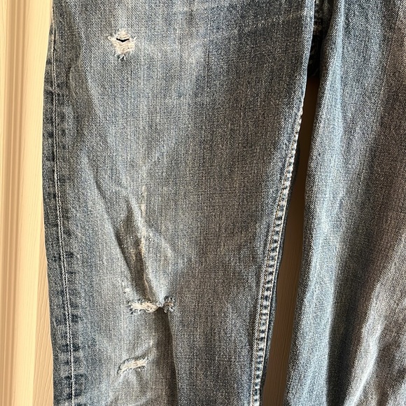 514 Distressed Levi’s Jeans - Picture 4 of 4